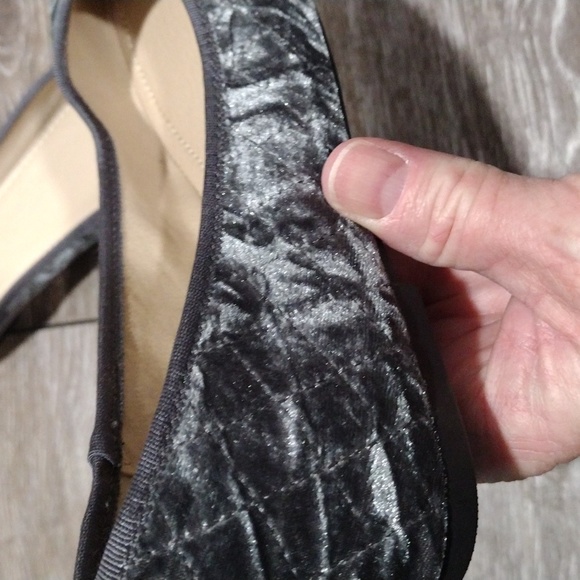 Zigi Soho gray quilted diamond velvet flats. NWOT. Size 8.5 - Picture 4 of 10